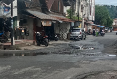 Jalan Simpang empat Gudang Garam Berlobang