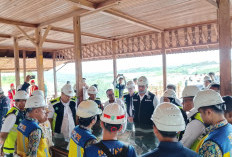 Pastikan Progres Pembangunan Berjalan, Bupati Abusama SH Kunjungi Bendungan Waduk Tiga Dihaji