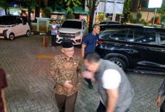 Mendikdasmen jenguk korban ledakan SMAN 72 Jakarta di RSIJ