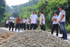 Pastikan Infrastruktur Berkualitas, Bupati OKU Selatan Tinjau Proyek Pelebaran Tebing Jago Pulau Beringin