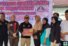 Dinsos Sumsel Berikan Bantuan ke Korban Kebakaran di Tangga Batu
