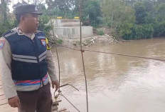 Antisipasi Banjir, Polsek Simpang Martapura Intensif Pantau Debit Sungai Komering