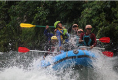 Keindahan dan Petualangan Arum Jeram di Danau Ranau