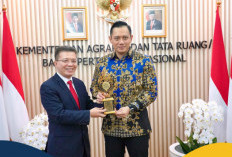 Menteri AHY Terima Penghargaan Tokoh Pendorong Investasi dalam Negeri Melalui Reforma Agraria dan Pemberantasa