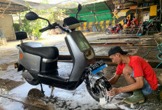 Begini Cara Aman Mencuci Motor Listrik agar Komponen Tetap Awet