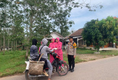 Kapolsek SSIII Bagikan Makan Siang Gratis Bagi Masyarakat Pengguna Jalan