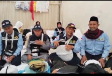 Kloter BDJ 09 Suguhkan Mahidin untuk Menyemangati Jemaah Saat Armuzna