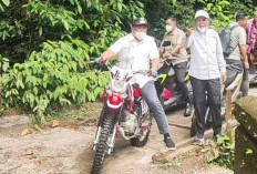 Gunakan Motor Trail, Bupati OKU Selatan Cek Kondisi Sejumlah Jalan di Mekakau Ilir