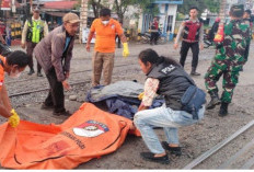 Wanita 68 Tahun Tewas Tertabrak Kereta Babaranjang di Prabumulih, Polisi Lakukan Olah TKP