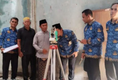 Pastikan Ketepatan Ibadah, Kemenag OKUS Lakukan Pengukuran Arah Kiblat Masjid