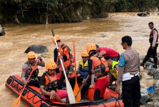 Kapolres OKU Selatan Turun Langsung Cari Korban Banjir Bandang