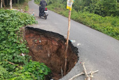 Miris! Jalan Amblas di Desa Sunur Ogan Ilir Belum Diperbaiki Sejak Setahun Lalu