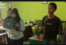 KUA Buay Sandang Aji Salurkan Bantuan Perlengkapan Sekolah untuk Siswa Kurang Mampu