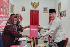 Maju Pilbup, Sholehien Abuasir Ambil Formulir Bacabup ke Sekret PDIP