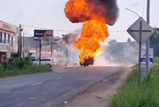 Truk Bermuatan Ratusan Tabung Gas Elpiji Terbakar di Jalintim Palembang-Betung