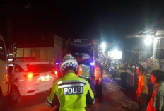 Truk Batubara Parkir di Bahu Jalan, Sebabkan Kemacetan Hingga 2 Jam