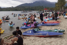 Libur Akhir Pekan, Pantai Bidadari Tetap Jadi Tujuan Wisatawan