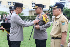 Kapolres OKU Timur Terima PIN Emas Kapolda Sumsel