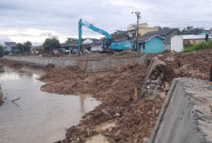 Proyek Normalisasi Saluran Sungai di Sekarjaya, Baturaja Ambrol Sebelum Rampung