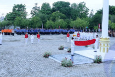 UPACARA PENURUNAN BENDERA MERAH PUTIH TUTUP RANGKAIAN HUT KE-80 RI DI OKU SELATAN