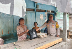 Jumat Berkah, Polsek BSA Kembali Hadir Bantu Sembako Ke Warga