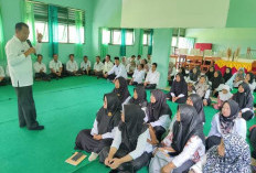 Tingkatkan Kinerja, Kemenag OKUS Berikan Pembinaan ke Guru MAN