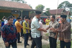 Bupati dan Wabup OKUS Sambangi Warga Desa Tanjung Jaya Dalam Acara Ruetan Desa