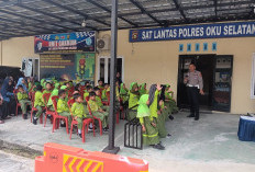 Satlantas Polres OKUS Didik Siswa SD IT Insan Mulia Jadi Pelopor Keselamatan Lalu Lintas