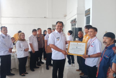 HPN 2026: Bupati OKU Selatan Potong Tumpeng, Insan Pers Diganjar Penghargaan