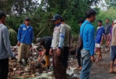 Pemerintah Bersihkan Sampah Liar Menuju Kawasan Wisata Danau Ranau
