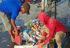 Ramai Pengunjung, Volume Sampah di Danau Ranau Meningkat, DLH Siagakan Petugas Kebersihanu