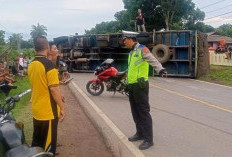 Fuso Terguling, Jalintim Palembang-Jambi Macet Total Lagi