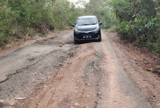 Masyarakat Sosoh Buay Rayap Keluhkan Kondisi Jalan Penuh Lubang