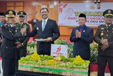 Potong Tumpeng, Bupati Harap Polres OKUS Tanggap Dengan Masyarakat 
