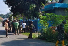 Camat BSA Bersama Jajaran Gotong Royong Bersihkan Jalan Raya di Desa Gunung Terang