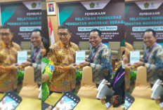 Kakan Kemenag Terima Penghargaan dari Kemenag RI