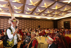 Ganjar Pranowo Dijadikan Warga Kehormatan Suku Adat Dayak Kalimantan Timur