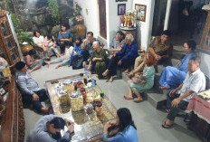 Warga Palembang Jaga Tradisi Umpak-Umpakan Usai Salat Idul Fitri