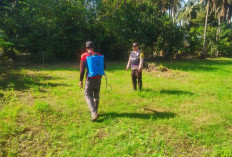 Dukung Ketahanan Pangan, Personel Polsek Simpang Bantu Warga Proses Tanam Jagung