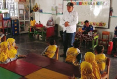 Disdamkar OKU Selatan Edukasi Siswa Tentang Teknik Dasar Pemadaman Api
