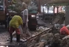 Tak Mau Pasar Saka Selabung Kumuh, DLH OKU Selatan Turun Tangan