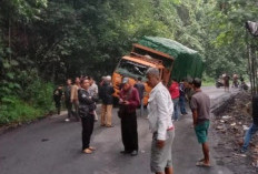 Truk Batu Bara Terguling di Pengandoan OKU