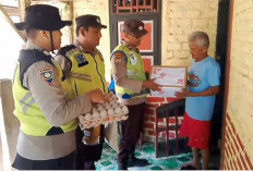 Tak Hanya Jaga Keamanan, Polsek Muaradua Juga Bagi-Bagi Sembako di HUT Bhayangkara