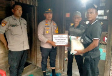Polsek Simpang Berikan Bantuan ke Rumah Duka Korban Hanyut