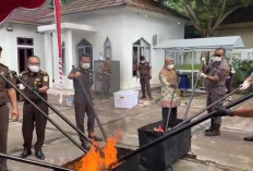 Kejari OKU Selatan Musnahkan Barang Bukti Narkotika dan Sajam