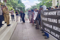 Warga Ulak Segara Geruduk Kantor Bupati Ogan Ilir, Desak Kades Dicopot karena Dugaan Zina