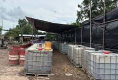 Viral! Emak-Emak di Palembang Gerebek Diduga Gudang Minyak Ilegal