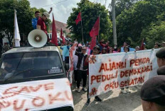 Tuntut Kejelasan Rekrutmen PPK dan PPS, Puluhan Massa Geruduk Gedung Dewan OKU Selatan 