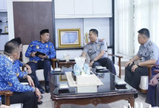 Kalapas Kelas IIB Sambangi Bupati OKUS di Ruang Kerjanya