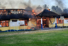 Kantor Camat Buay Pemuka Peliung di OKU Timur Hangus Terbakar